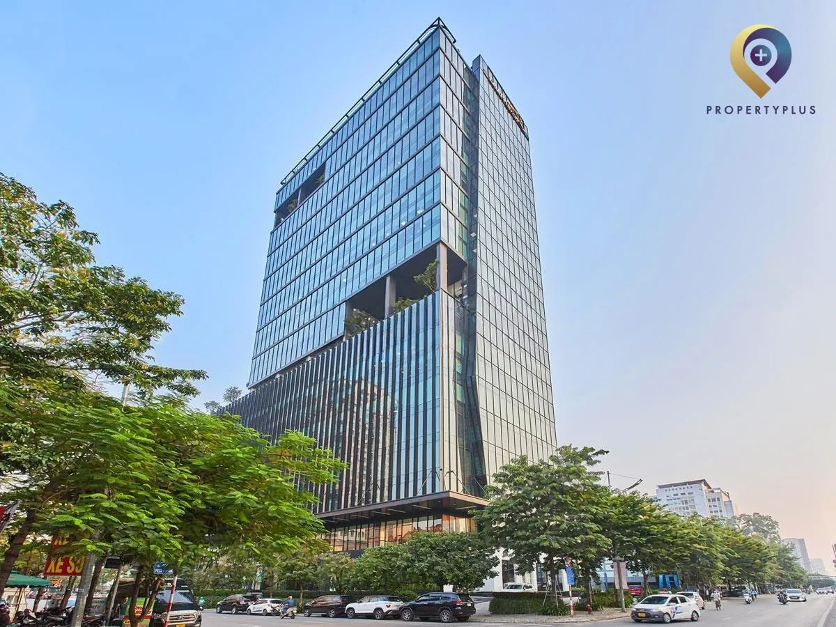 Toàn cảnh tòa nhà Leadvisors Tower nhìn từ góc phố